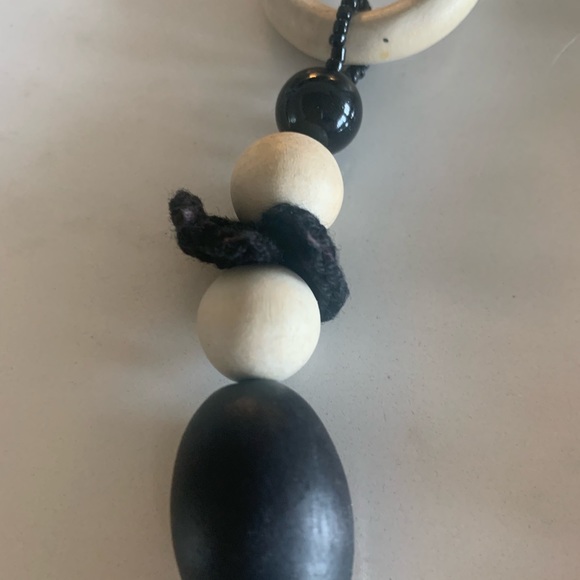 4 / 20$ SALE Wood Bead and Crochet Necklace/Vintage - Picture 3 of 3